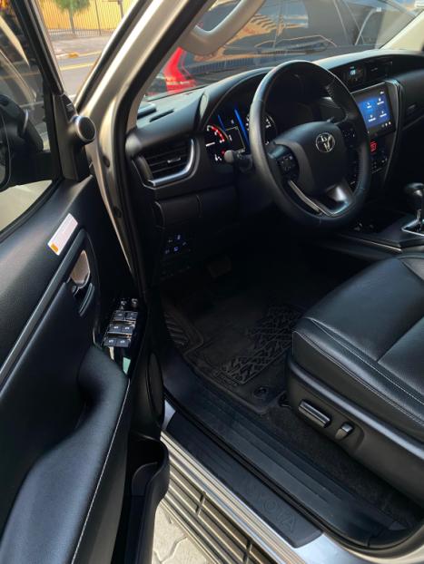 TOYOTA Hilux SW4 2.8 16V 4P SRX PLATINUM 4X4 7 LUGARES TURBO DIESEL AUTOM�TICO, Foto 8