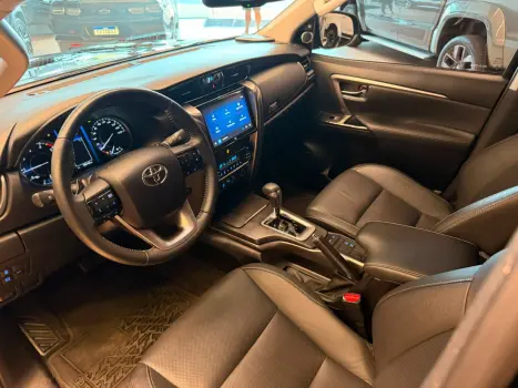TOYOTA Hilux SW4 2.8 16V 4P SRX 4X4 7 LUGARES TURBO DIESEL AUTOM�TICO, Foto 8