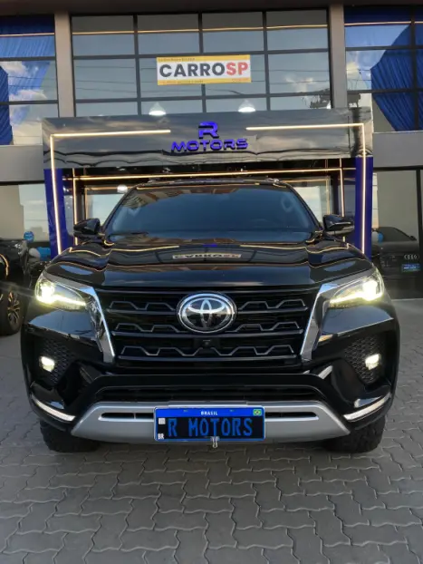 TOYOTA Hilux SW4 2.8 4P SRX 4X4 TURBO DIESEL AUTOM�TICO, Foto 2