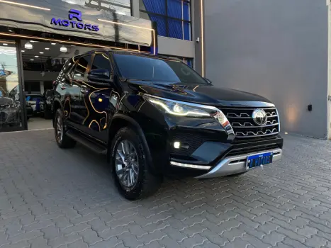 TOYOTA Hilux SW4 2.8 4P SRX 4X4 TURBO DIESEL AUTOM�TICO, Foto 4