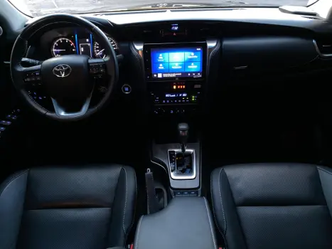 TOYOTA Hilux SW4 2.8 4P SRX 4X4 TURBO DIESEL AUTOM�TICO, Foto 7