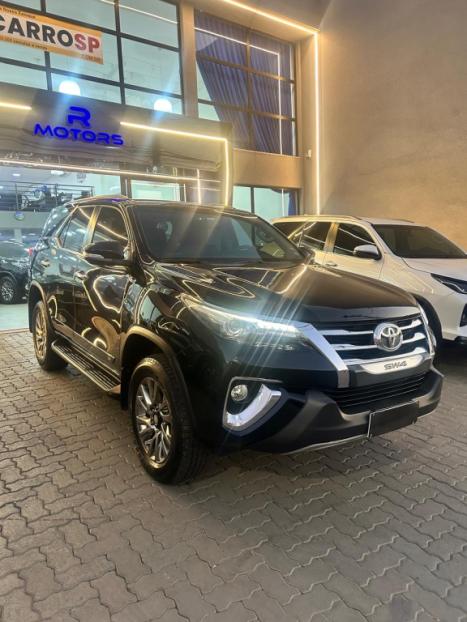 TOYOTA Hilux SW4 2.8 4P SRX 4X4 TURBO DIESEL AUTOM�TICO, Foto 2