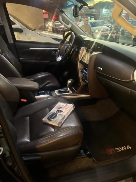 TOYOTA Hilux SW4 2.8 4P SRX 4X4 TURBO DIESEL AUTOM�TICO, Foto 7