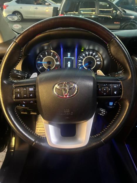 TOYOTA Hilux SW4 2.8 4P SRX 4X4 TURBO DIESEL AUTOM�TICO, Foto 8