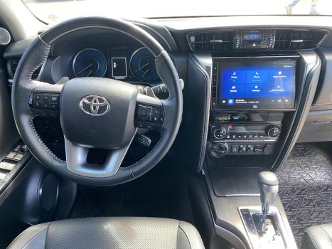TOYOTA Hilux SW4 2.8 16V 4P SRX 4X4 7 LUGARES TURBO DIESEL AUTOM�TICO, Foto 6