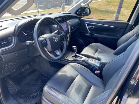 TOYOTA Hilux SW4 2.8 16V 4P SRX 4X4 7 LUGARES TURBO DIESEL AUTOM�TICO, Foto 19