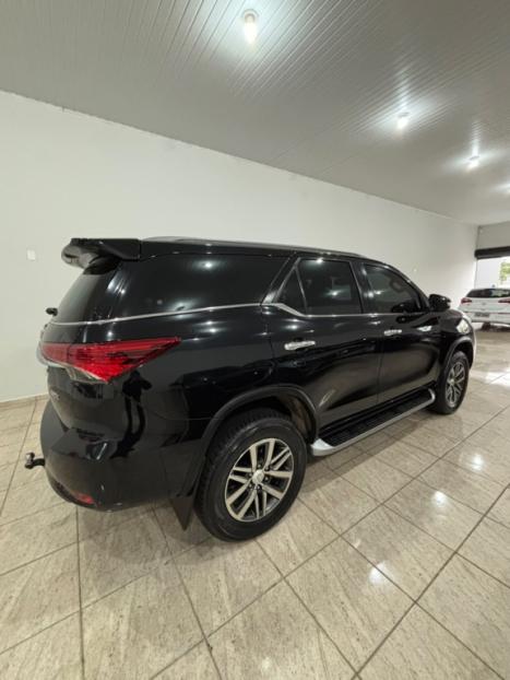 TOYOTA Hilux SW4 2.8 16V 4P SRX 4X4 7 LUGARES TURBO DIESEL AUTOM�TICO, Foto 8