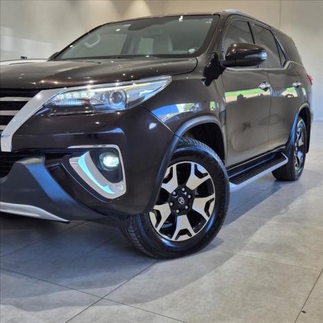 TOYOTA Hilux SW4 2.8 4P SRX 4X4 DIAMOND 7 LUGARES TURBO DIESEL AUTOM�TICO, Foto 7