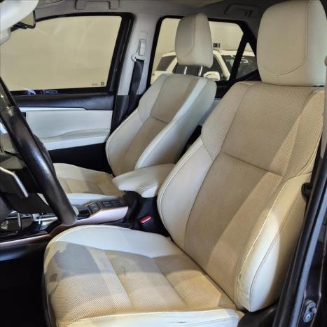 TOYOTA Hilux SW4 2.8 4P SRX 4X4 DIAMOND 7 LUGARES TURBO DIESEL AUTOM�TICO, Foto 15