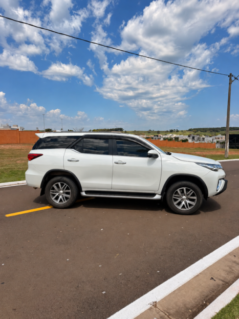 TOYOTA Hilux SW4 2.8 4P SRX 4X4 TURBO DIESEL AUTOMÁTICO, Foto 11