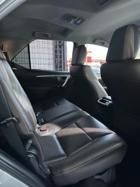 TOYOTA Hilux SW4 2.8 4P SRX 4X4 DIAMOND 7 LUGARES TURBO DIESEL AUTOMÁTICO, Foto 11