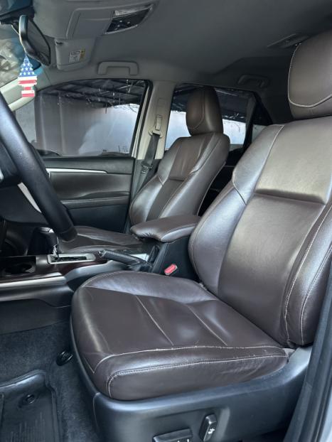 TOYOTA Hilux SW4 2.8 4P SRX 4X4 DIAMOND 7 LUGARES TURBO DIESEL AUTOMÁTICO, Foto 7