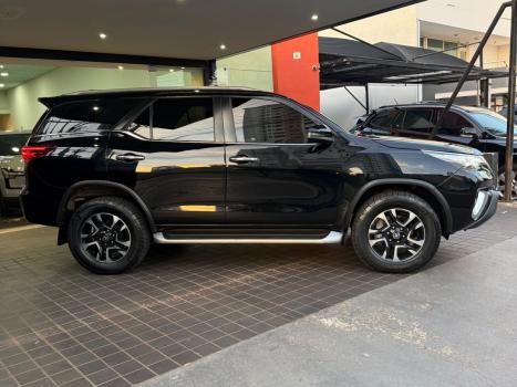 TOYOTA Hilux SW4 2.8 16V 4P SRX 4X4 7 LUGARES TURBO DIESEL AUTOMÁTICO, Foto 3