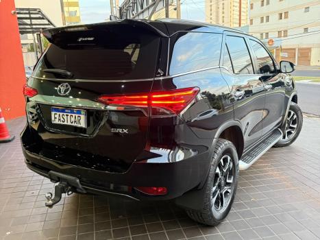 TOYOTA Hilux SW4 2.8 16V 4P SRX 4X4 7 LUGARES TURBO DIESEL AUTOMÁTICO, Foto 5