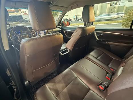 TOYOTA Hilux SW4 2.8 16V 4P SRX 4X4 7 LUGARES TURBO DIESEL AUTOMÁTICO, Foto 10