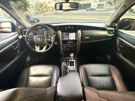 TOYOTA Hilux SW4 2.8 16V 4P SRX 4X4 7 LUGARES TURBO DIESEL AUTOMÁTICO, Foto 13