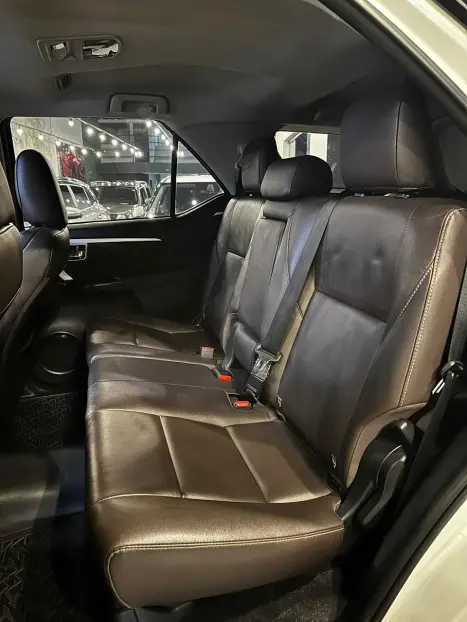 TOYOTA Hilux SW4 2.8 16V 4P SRX 4X4 7 LUGARES TURBO DIESEL AUTOMÁTICO, Foto 10