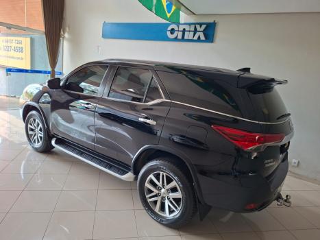 TOYOTA Hilux SW4 2.8 16V 4P SRX 4X4 7 LUGARES TURBO DIESEL AUTOMÁTICO, Foto 3
