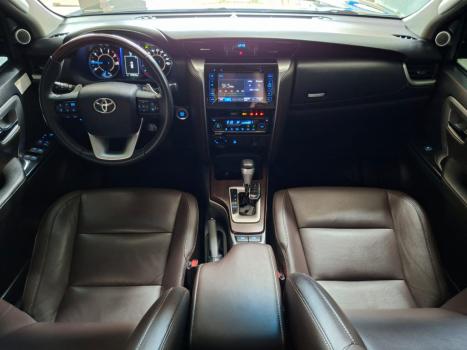TOYOTA Hilux SW4 2.8 16V 4P SRX 4X4 7 LUGARES TURBO DIESEL AUTOMÁTICO, Foto 8