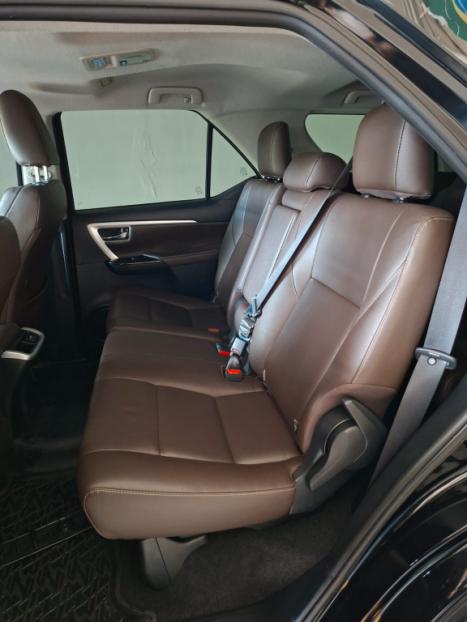TOYOTA Hilux SW4 2.8 16V 4P SRX 4X4 7 LUGARES TURBO DIESEL AUTOMÁTICO, Foto 12