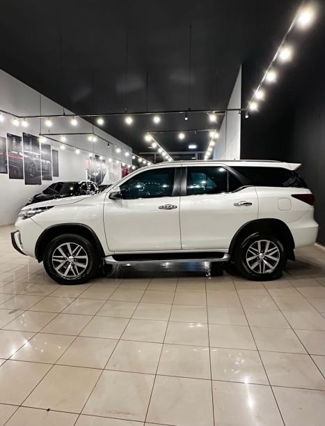 TOYOTA Hilux SW4 2.8 16V 4P SRX 4X4 7 LUGARES TURBO DIESEL AUTOMÁTICO, Foto 3