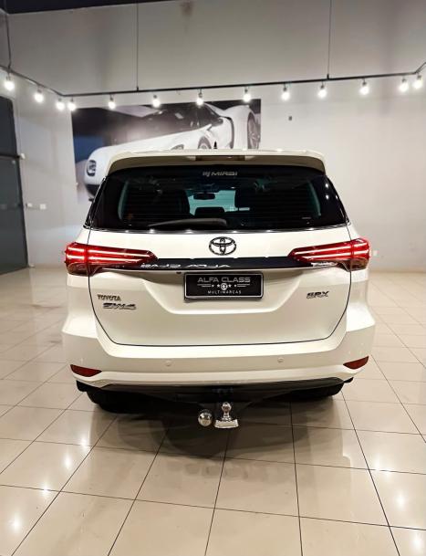 TOYOTA Hilux SW4 2.8 16V 4P SRX 4X4 7 LUGARES TURBO DIESEL AUTOMÁTICO, Foto 4