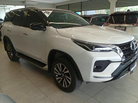 TOYOTA Hilux SW4 2.8 4P SRX 4X4 TURBO DIESEL AUTOMÁTICO, Foto 2