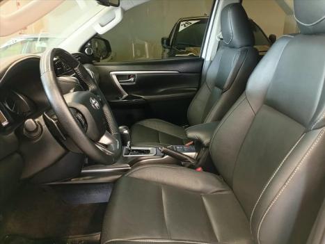 TOYOTA Hilux SW4 2.8 4P SRX 4X4 TURBO DIESEL AUTOMÁTICO, Foto 8
