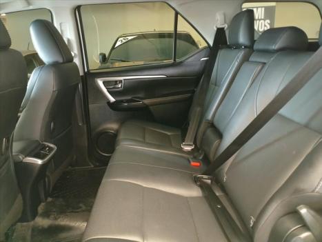 TOYOTA Hilux SW4 2.8 4P SRX 4X4 TURBO DIESEL AUTOMÁTICO, Foto 9