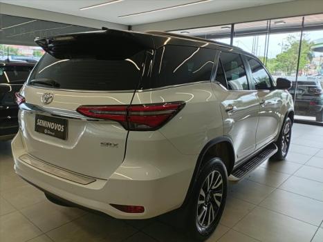 TOYOTA Hilux SW4 2.8 4P SRX 4X4 TURBO DIESEL AUTOMÁTICO, Foto 11