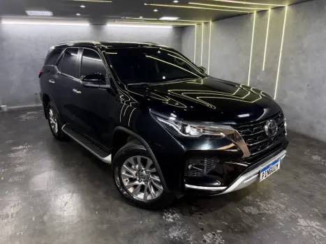 TOYOTA Hilux SW4 2.8 16V 4P SRX 4X4 7 LUGARES TURBO DIESEL AUTOMÁTICO, Foto 1
