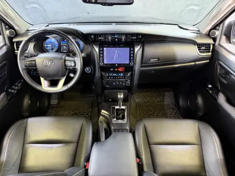 TOYOTA Hilux SW4 2.8 16V 4P SRX 4X4 7 LUGARES TURBO DIESEL AUTOMÁTICO, Foto 9