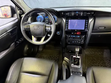 TOYOTA Hilux SW4 2.8 16V 4P SRX 4X4 7 LUGARES TURBO DIESEL AUTOMÁTICO, Foto 10