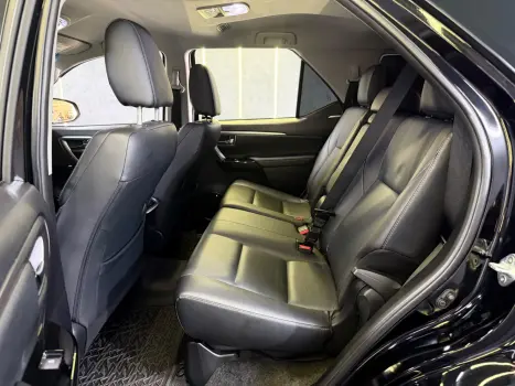 TOYOTA Hilux SW4 2.8 16V 4P SRX 4X4 7 LUGARES TURBO DIESEL AUTOMÁTICO, Foto 12