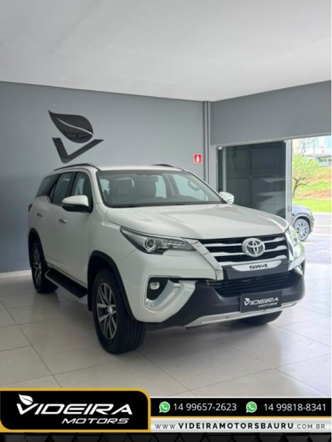 TOYOTA Hilux SW4 2.8 16V 4P SRX 4X4 7 LUGARES TURBO DIESEL AUTOMÁTICO, Foto 2