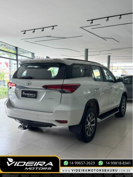 TOYOTA Hilux SW4 2.8 16V 4P SRX 4X4 7 LUGARES TURBO DIESEL AUTOMÁTICO, Foto 5