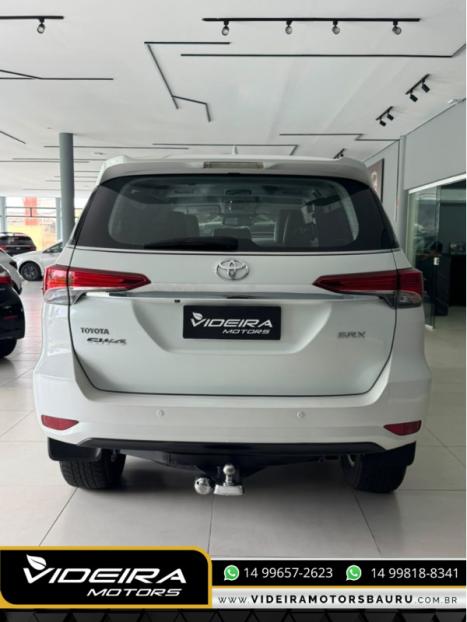 TOYOTA Hilux SW4 2.8 16V 4P SRX 4X4 7 LUGARES TURBO DIESEL AUTOMÁTICO, Foto 6