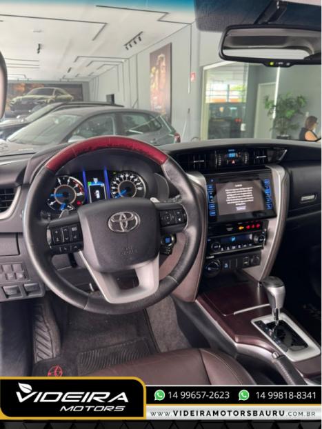 TOYOTA Hilux SW4 2.8 16V 4P SRX 4X4 7 LUGARES TURBO DIESEL AUTOMÁTICO, Foto 9