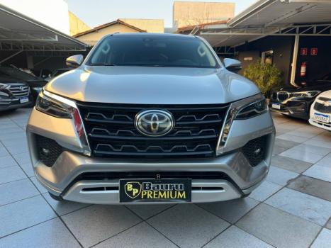 TOYOTA Hilux SW4 2.8 4P SRX 4X4 TURBO DIESEL AUTOMÁTICO, Foto 2