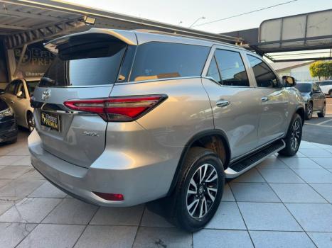 TOYOTA Hilux SW4 2.8 4P SRX 4X4 TURBO DIESEL AUTOMÁTICO, Foto 5