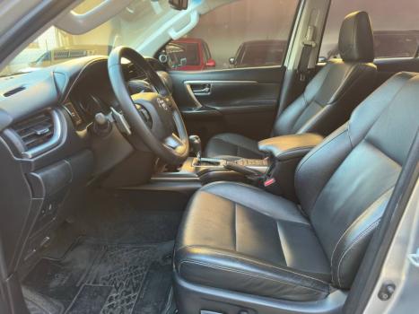 TOYOTA Hilux SW4 2.8 4P SRX 4X4 TURBO DIESEL AUTOMÁTICO, Foto 7