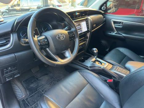 TOYOTA Hilux SW4 2.8 4P SRX 4X4 TURBO DIESEL AUTOMÁTICO, Foto 8