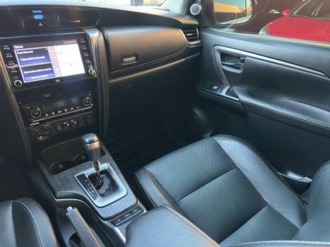 TOYOTA Hilux SW4 2.8 4P SRX 4X4 TURBO DIESEL AUTOMÁTICO, Foto 10