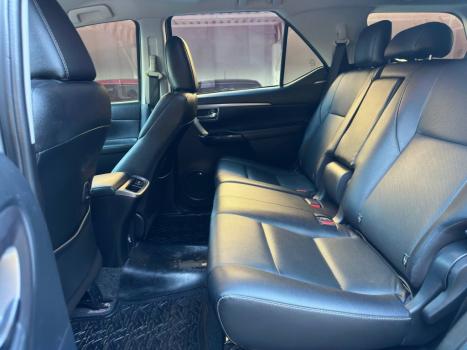 TOYOTA Hilux SW4 2.8 4P SRX 4X4 TURBO DIESEL AUTOMÁTICO, Foto 12
