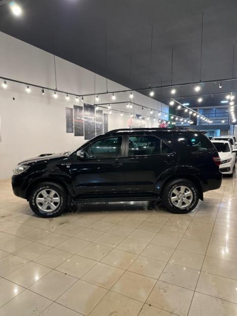 TOYOTA Hilux SW4 3.0 16V 4P SRV 4X4 7 LUGARES TURBO DIESEL AUTOMTICO, Foto 3