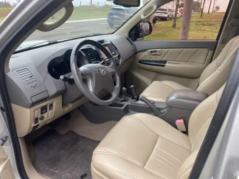 TOYOTA Hilux SW4 3.0 V6 12V 4P SRV TURBO DIESEL AUTOMTICO, Foto 11