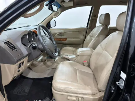 TOYOTA Hilux SW4 3.0 16V 4P SRV 4X4 7 LUGARES TURBO DIESEL AUTOMTICO, Foto 8