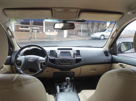 TOYOTA Hilux SW4 3.0 16V 4P SRV 4X4 7 LUGARES TURBO DIESEL AUTOM�TICO, Foto 4