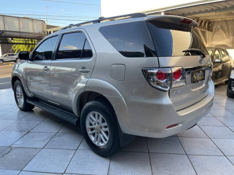 TOYOTA Hilux SW4 3.0 16V 4P SR 4X4 TURBO DIESEL AUTOM�TICO, Foto 2