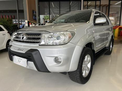 TOYOTA Hilux SW4 3.0 16V 4P SRV 4X4 7 LUGARES TURBO DIESEL AUTOM�TICO, Foto 1